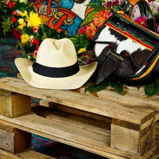 carriel y sombrero paisa colombiano diversa radio madrid emiosora colombiana